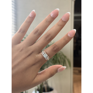 Anillo de Compromiso Exclusivo con Tres Diamantes Cultivados en Laboratorio, Diseño Vintage con Halo, 1.97CT VVS VS EF, Oro Sólido para Mujer - Product Image 1