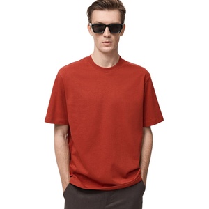 T-shirts personnalisés en gros de haute qualité, T-shirts en coton peigné avec impression pailletée, col et poignets contrastants pour hommes - Product Image 1
