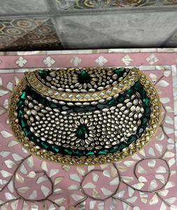 Magnifique pochette en résine Kundan avec bordure en métal pour femme, idéale pour les soirées, de chez f s - Product Image 5