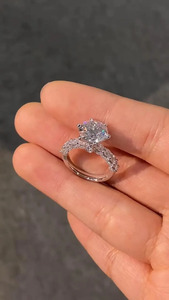 Anillo de Diamante Cultivado en Laboratorio con Corte Brillante Redondo y Halo Oculto, Anillo de Compromiso con Pavé de Diamantes en Oro Blanco, Anillo Nupcial de Lujo Personalizado - Product Image 1