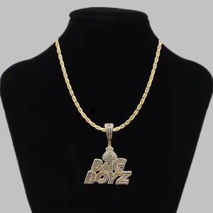 Colgante Chapado en Oro con Diamante, Nuevo Amuleto de Moda, Joyería Unisex para un Estilo Urbano Moderno - Product Image 4