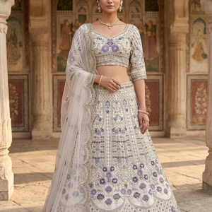 Lehenga Indio de Lujo con Bordado Floral Lavanda, Choli de Boda con Trabajo Elaborado de Diseñador 2026, Traje Nupcial Tradicional Indio - Product Image 1