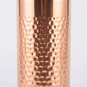 Bouteille d'eau en cuivre martelé et ensemble de verres martelés – Vaisselle portable de style traditionnel, conception anti-fuite pour la santé et le bien-être - Product Image 4