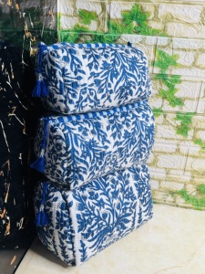 กระเป๋าใส่เครื่องสำอางแบบพกพา 3 ชิ้น ลายดอกไม้สีฟ้า ผ้าฝ้ายน้ำหนักเบา ปิดซิป พร้อมสายคล้องสำหรับเดินทาง - Product Image 5