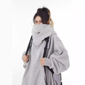 Survêtements personnalisés pour femmes, grammage lourd 500 GSM 350 GSM, en molleton polyester/coton, avec broderie, comprenant un sweat à capuche oversize et un short - Product Image 4