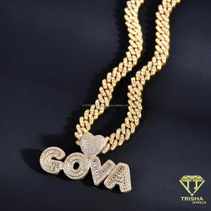 Colgante de letras LOUD PACK con diamantes de moissanita al por mayor, con acento de corazón brillante, diseño de letras totalmente cubierto de diamantes, estilo streetwear de lujo - Product Image 4