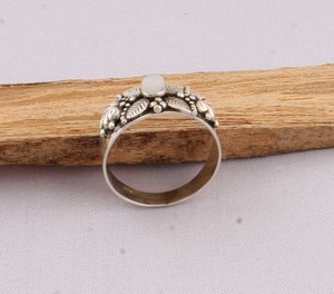 Bague de mariage pour femme en argent 925 avec pierre de lune arc-en-ciel, sertissage clos, motif feuille sculptée, pierre précieuse naturelle classique, personnalisable - Product Image 4