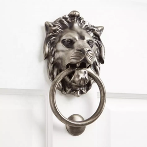 Heurtoir de porte en fer au design unique en forme de lion et accent décoratif élégant fini argent pour portes d'entrée - Product Image 1