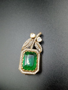 Broche ethnique faite à la main en argent 925 plaqué or avec pierre doublette verte et motif floral, idéale pour un cadeau de mariage ou de fiançailles - Product Image 2