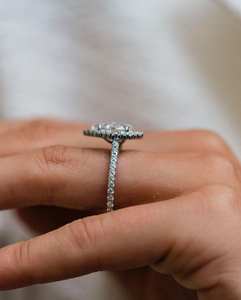 Bague de fiançailles style halo avec diamant de laboratoire taille poire, en or blanc 14 carats, vintage, pour mariage, demande en mariage, bijoux fins pour elle - Product Image 5