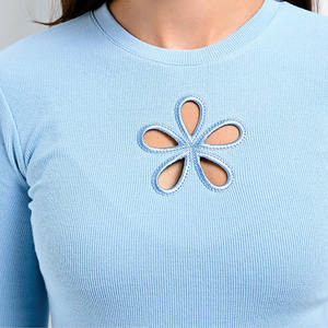 Camiseta corta de punto acanalado para mujer al por mayor, con aberturas florales, elástica, ajustada, estilo casual Y2K, fabricante de camisetas para mujer - Product Image 6