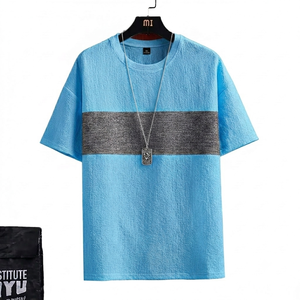 เสื้อยืดผู้ชายสีฟ้า ผ้าระบายอากาศดี แถบสีเทาที่อก แขนสั้น สไตล์ลำลอง สตรีทแวร์ ทรงหลวม แฟชั่นฤดูร้อน - Product Image 1