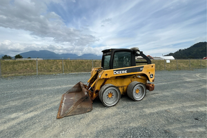 Cargadora Compacta 317 de 2006 con Cabina Cerrada, Máquina de Construcción de Alto Rendimiento - Product Image 2