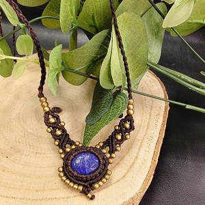 Collier pendentif papillon en macramé fait main avec perle d'eau douce taille émeraude, cordon marron, perles de cuivre, bijoux bohèmes ajustables - Product Image 2