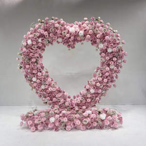 Fondo de Lujo para Propuesta de Matrimonio |   Arco de rosas en forma de corazón con letrero 'Cásate Conmigo' - Product Image 2