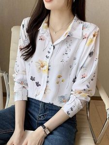 Chemise pour femme à col classique avec fermeture avant pour un style élégant et décontracté - Product Image 2