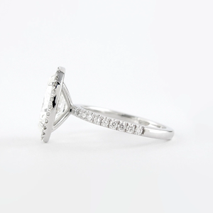 Bague de fiançailles en diamant taille ovale, sertie pavé, bijoux fins classiques pour femme - Product Image 6