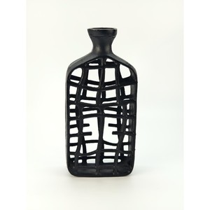 Vase de table industriel en fonte personnalisable, noir, fait main, motif géométrique, en métal, pour fleurs, vente en gros - Product Image 3