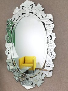 Miroir en verre vénitien élégant avec gravures florales ornementales, bords biseautés et charme vintage sophistiqué - Product Image 1