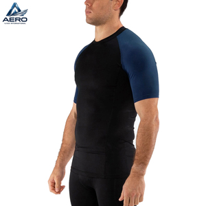 T-shirts de compression respirants à manches courtes pour hommes, fabriqués au Pakistan, de qualité supérieure, en noir, vêtements de fitness, rashguard - Product Image 4