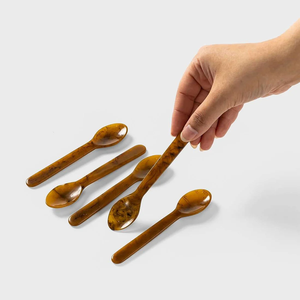 Ensemble de cuillères à servir en résine artisanale, capacité personnalisée de 10 ml, couleur personnalisée, design moderne, finition miroir, manche long, durable - Product Image 1