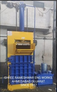 Presse à balles pour film plastique de 50 tonnes, machine à balles hydraulique Gepe de 50 tonnes, compresseur de déchets semi-automatique - Product Image 2