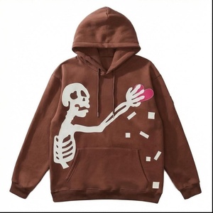 Sweat-shirt à capuche oversize marron avec imprimé squelette blanc tenant un cœur rose, unisexe, décontracté, avec poche avant - Product Image 1