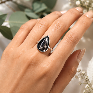 Bague en argent 925 sertie de pierres précieuses d'hypersthène noire naturelle en forme de poire pour femme, idéale pour un anniversaire - Product Image 3