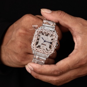 Reloj de Lujo para Hombre con Diamantes de Moissanita, Bisel con Espigas, Esfera Romana, Tono Rosa, Estilo Hip Hop, Diseño de Espinas - Product Image 2