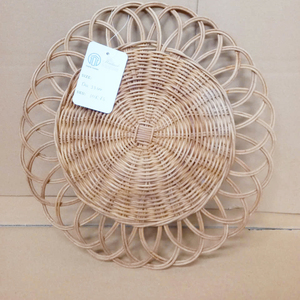 Nuevo diseño de mantel individual de ratán festoneado, opciones OEM/ODM, hecho en Vietnam, precio de fábrica al por mayor, vajilla más vendida. - Product Image 1