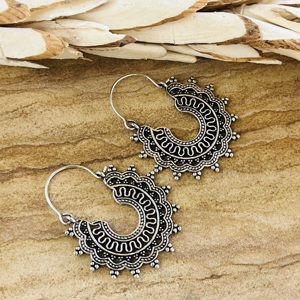 Dernier design Boucles d'oreilles créoles Boho Wave Bijoux tribaux en laiton pour femmes Finition argent oxydé Design festonné Vente en gros/OEM/ODM - Product Image 4