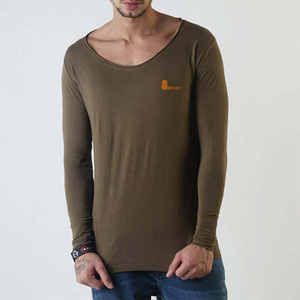 เสื้อยืดแขนยาวคอกลมผู้ชาย ผ้าถัก 100% คอตตอน ดีไซน์เรียบ สีพื้น สวมใส่สบาย สีเขียวมะกอก โลโก้ด้านหน้า คุณภาพสูง - Product Image 1