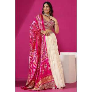 LEHENGA CHOLI À BRODERIE CHINON À LA MODE AVEC TRAVAIL EN DENTELLE DORÉE ET DUPATTA BLANC CIRE - Product Image 1