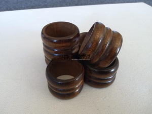 Anneau de serviette rond en bois classique fait main, écologique et durable, décoration de table haut de gamme pour accessoires de mariage par Tradebyd - Product Image 5