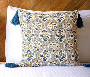 Taie d'oreiller en coton imprimé Floral Lilly Hand Block avec fermeture à glissière Mandala Design pour des espaces de vie détendus et artistiques - Product Image 3