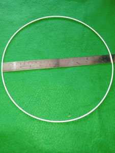 Cadre circulaire en plastique de 24 cm de diamètre pour projets d'artisanat et décoration intérieure, style minimaliste, installation facile - Product Image 1