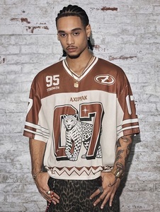 Camiseta Deportiva sin Mangas para Hombre, Cuello en V, Logotipo Estampado en la Parte Delantera, Transpirable, Cómoda, Ecológica, de Secado Rápido, para Entrenamiento y Uso Casual - Product Image 5