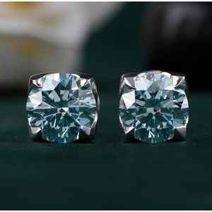 Boucles d'oreilles fines en or blanc 14 carats avec diamants bleus ronds de laboratoire de 3,29 carats, sertis en forme de coussin - Product Image 4
