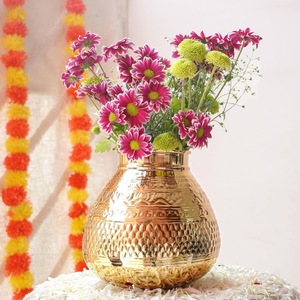 Contemporary Metal Tabletop <b>Vase</b> for Floral Display, Elegant Interior Decoration for Office & Homes - Product Image 1