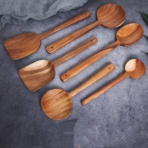 Ensemble de cuillères de cuisine en bois naturel faites à la main avec spatule, louche et cuillère de service pour la préparation des aliments - Product Image 1