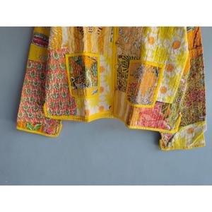 Chaleco acolchado amarillo con estampado indio para mujer, sin mangas, con botones al frente, informal, para invierno, regalo para ella. - Product Image 3