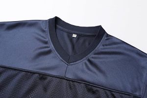 Camiseta Deportiva Azul Marino con Cuello en V, Diseño de Paneles de Malla Ligera de Poliéster, Manga Corta - Product Image 4