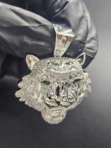 Colgante de Tigre Iced Out con Moissanita, Plata de Ley 925, Micro Pavé, Corte Brillante Redondo, Ojos Verdes, Amuleto Animal Unisex - Product Image 3