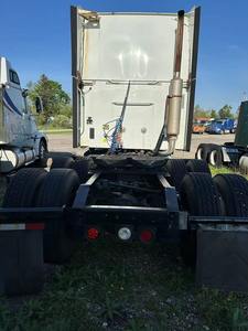 Camión Tractor Diésel 6x4 de Alto Torque, Cabeza Tractora de Servicio Pesado para Transporte de Carga en Carreteras de Pendientes Pronunciadas, Volante a la Izquierda - Product Image 3