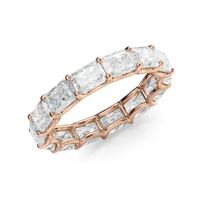 Anillo de Eternidad con Diamantes Cultivados en Laboratorio Lunentia East West Radiant U Prong, Certificado por IGI - Product Image 3
