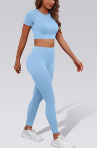 Conjunto Deportivo de Dos Piezas para Mujer, Leggings de Cintura Alta Elásticos y Transpirables, Top Deportivo Corto, Ropa Deportiva para Gimnasio y Entrenamiento - Product Image 4
