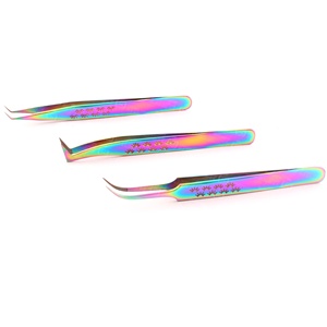 Estas pinzas multicolores le permiten personalizar su rutina de pestañas mientras ofrece un rendimiento de calidad de salón - Product Image 4