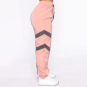 Coupe-vent personnalisé avec logo, imperméable, respirant, léger, en polyester, à capuche, streetwear, survêtement d'hiver pour homme - Product Image 2