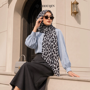 Shouqin Pashmina Ceruty à imprimé animal, Hijab pour adulte, Foulard de mariage élégant et sans effort, Infroissable, Couvre-chef pour femmes musulmanes, Vente en gros - Product Image 4