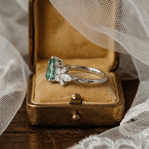 Anillo de Compromiso de Lujo para Mujer, Elegante, Forma Redonda, con Piedra de Corte Pera de 1 Quilate, Moissanita VVS, Zafiro Verde, Plata de Ley 925, Chapado en Oro - Product Image 2